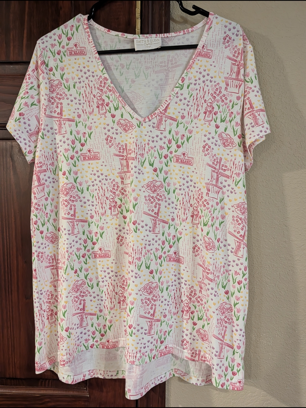 Unique Pink Floral V-Neck Short Sleeve Top Holland Girl Clogs Windmill